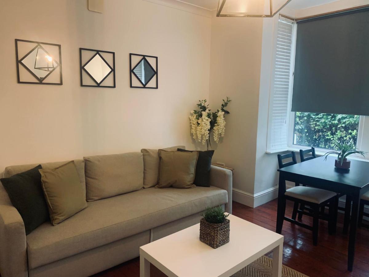 Unique 2 Bedroom Apartment In London/ Excel / Olympic City Close To Central Line Tube Station With Gated Parking Space Exteriör bild