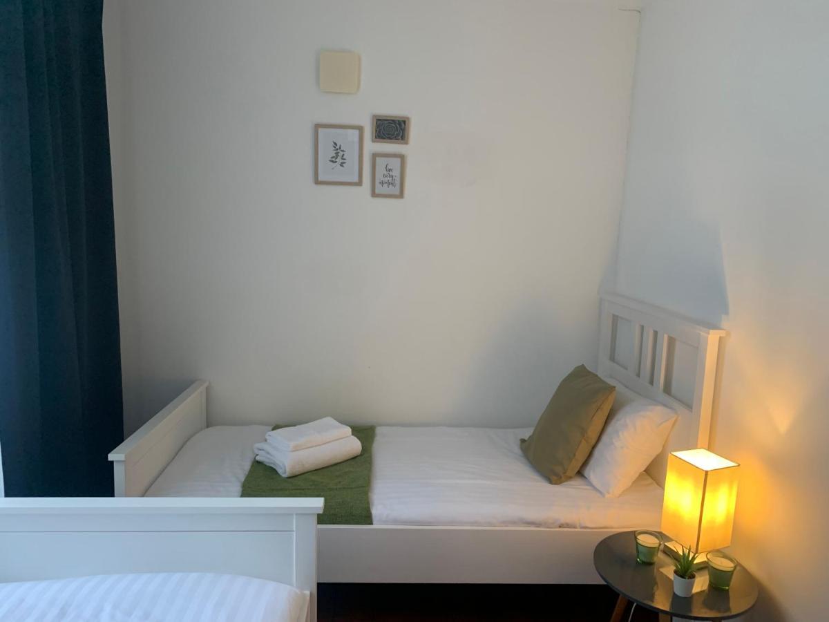 Unique 2 Bedroom Apartment In London/ Excel / Olympic City Close To Central Line Tube Station With Gated Parking Space Exteriör bild