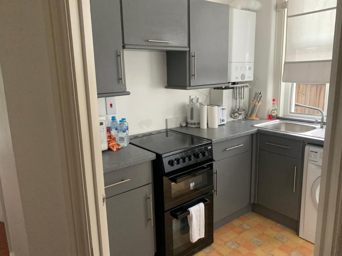 Unique 2 Bedroom Apartment In London/ Excel / Olympic City Close To Central Line Tube Station With Gated Parking Space Exteriör bild
